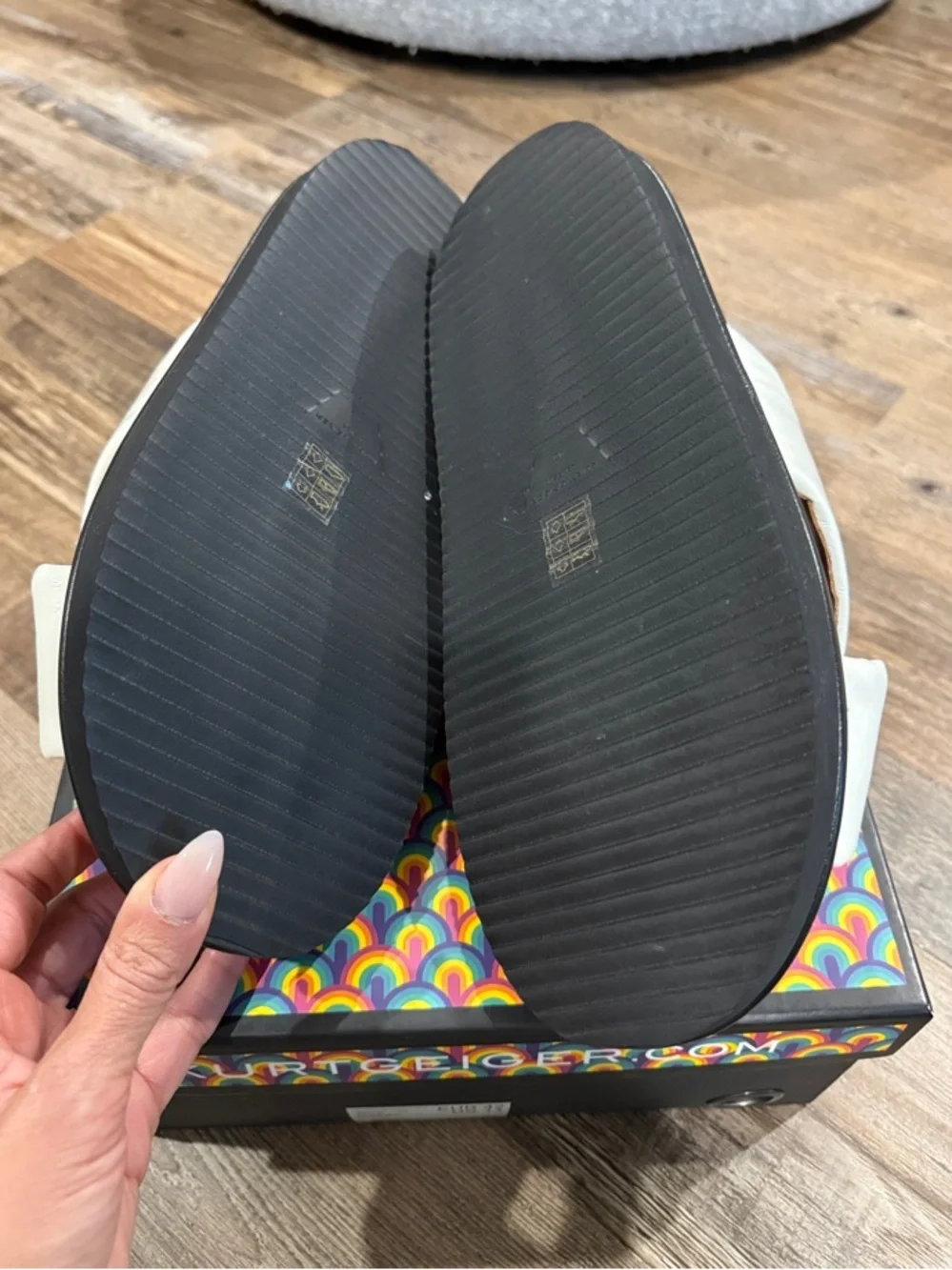 Kurt Geiger London ORSON CROSS STRAP SANDAL - Picture 4 of 6